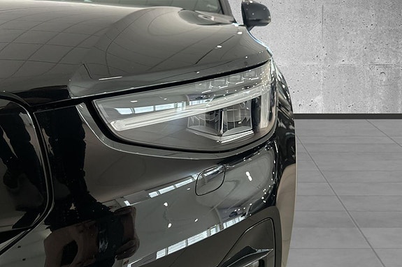 Volvo XC40 5 of 24