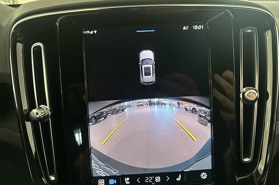 Volvo XC40 13 of 24