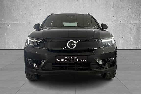 Volvo XC40 3 of 24