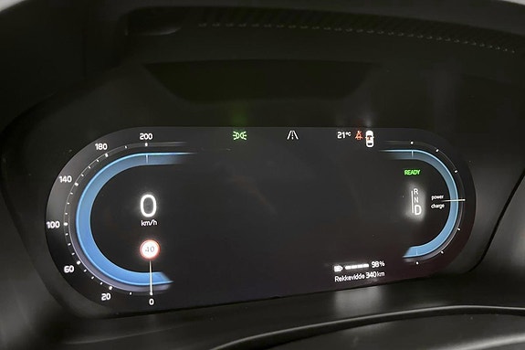 Volvo C40 10 of 24