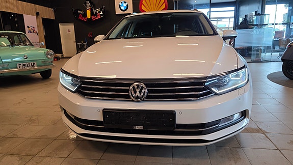 Volkswagen Passat 2 of 5
