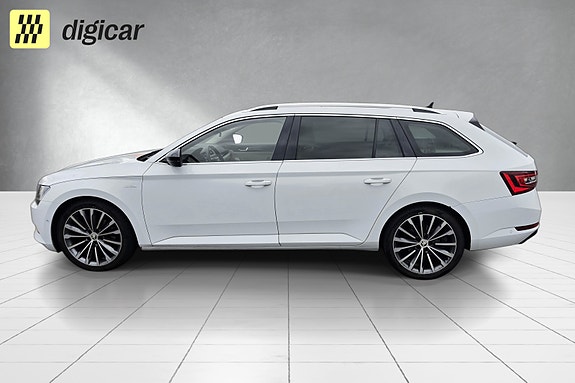 Skoda Superb 2 of 5