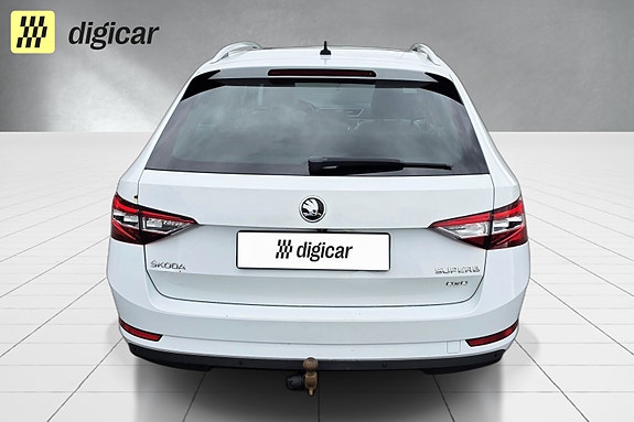 Skoda Superb 4 of 5