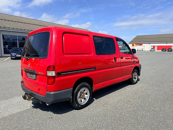 Toyota HiAce 4 of 5