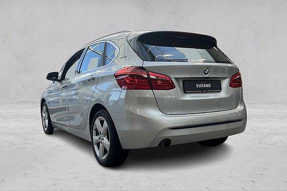 BMW 225xe 3 of 5