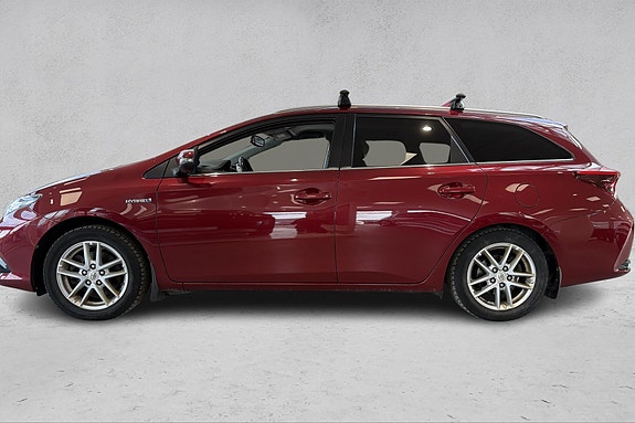 Toyota Auris 2 of 5