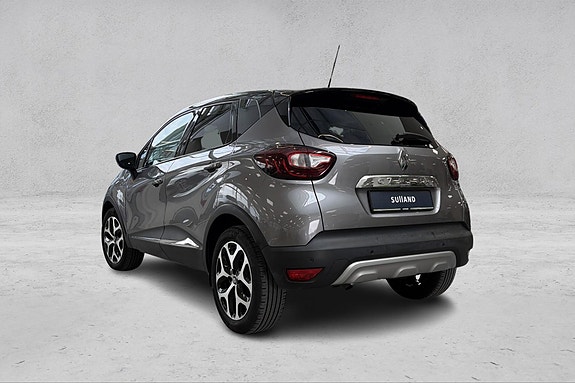 Renault Captur 3 of 5