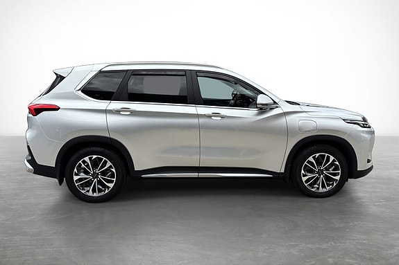 Maxus Euniq 6 4 of 20