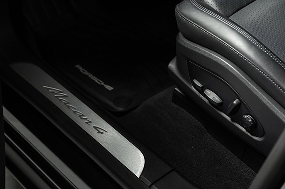Porsche Macan 18 of 30
