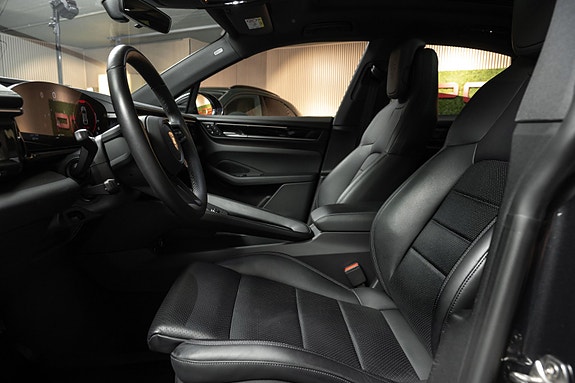 Porsche Macan 11 of 30