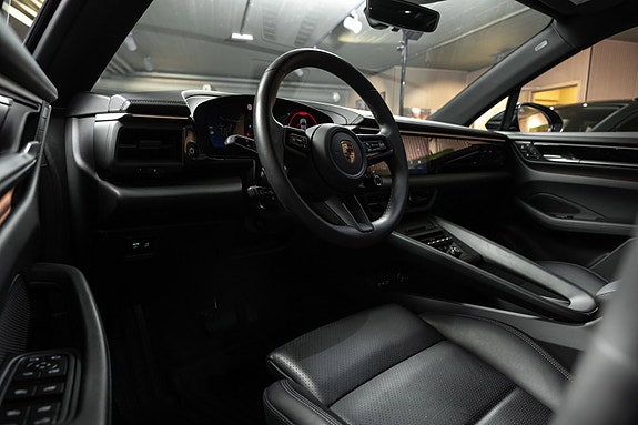 Porsche Macan 19 of 30