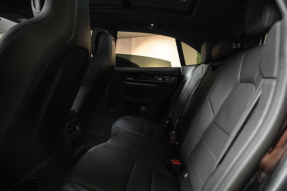 Porsche Macan 20 of 30