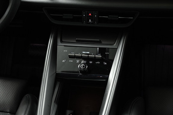 Porsche Macan 28 of 30