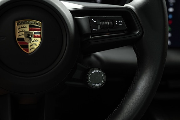 Porsche Macan 26 of 30