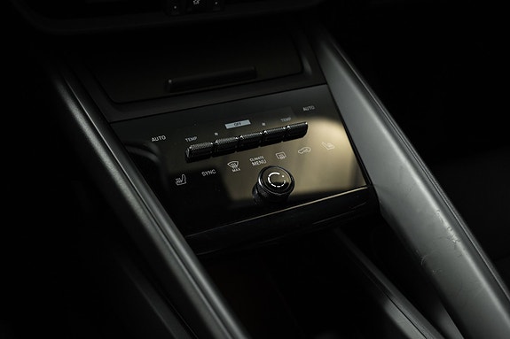 Porsche Macan 14 of 30