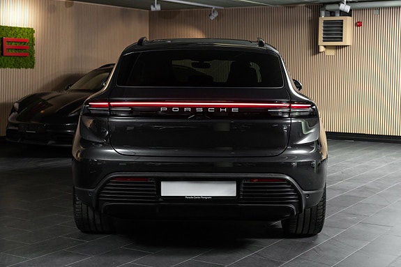 Porsche Macan 5 of 30