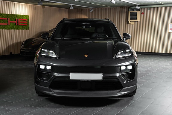 Porsche Macan 2 of 30