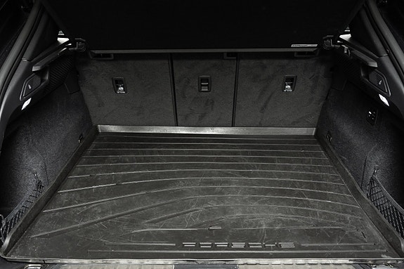 Porsche Macan 29 of 30
