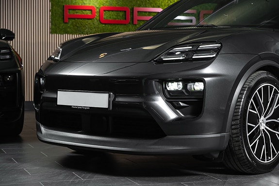 Porsche Macan 10 of 30