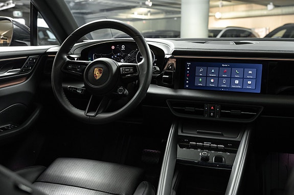 Porsche Macan 27 of 30