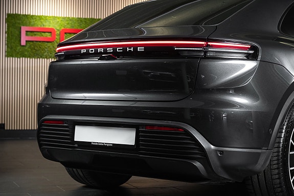 Porsche Macan 6 of 30