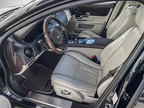 Jaguar XJ 8 of 22