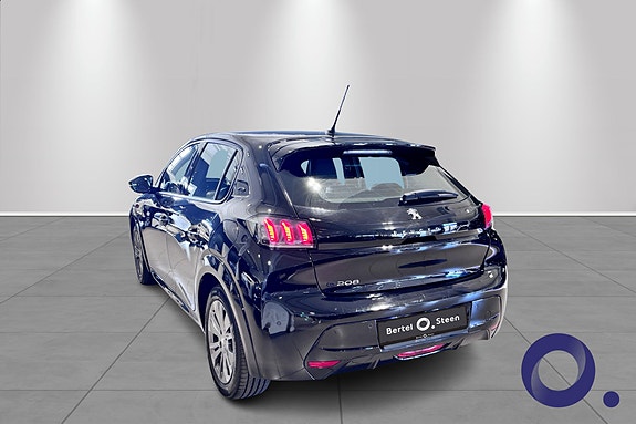 Peugeot e-208 4 of 5