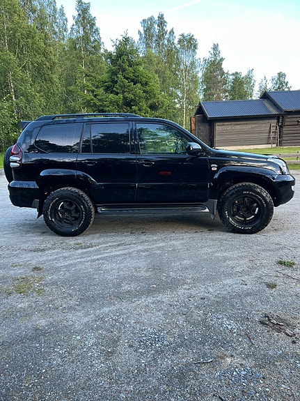 Toyota Land Cruiser 3 of 13