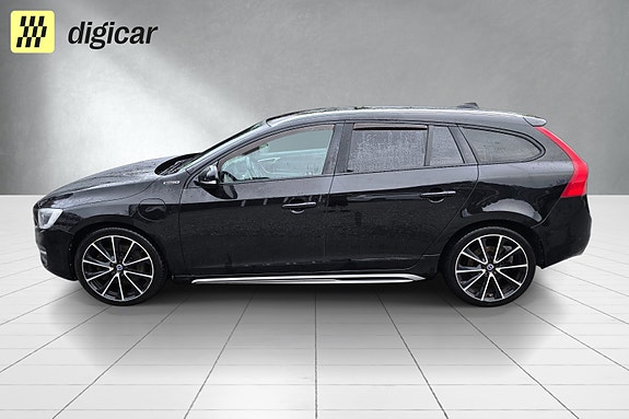Volvo V60 2 of 5