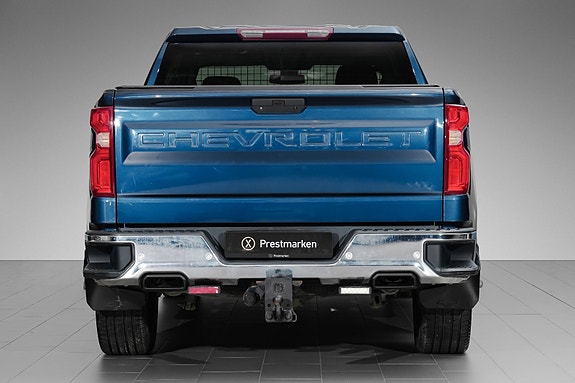 Chevrolet Silverado 3 of 5