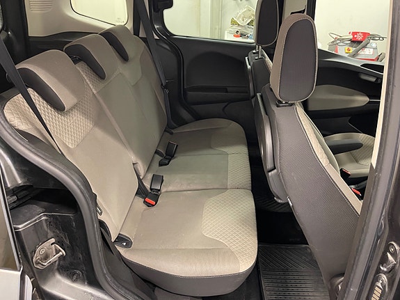 Ford Tourneo Courier 21 of 22