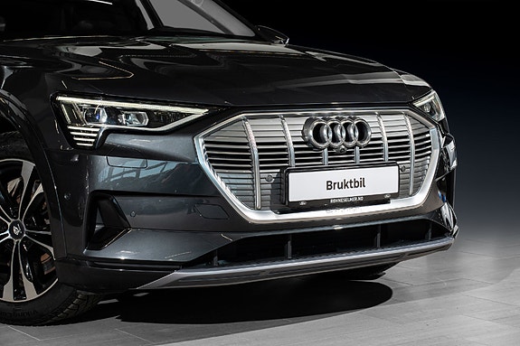 Audi e-tron 2 of 5