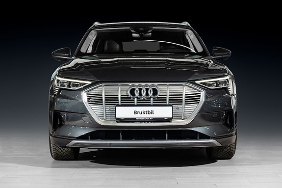 Audi e-tron 3 of 5