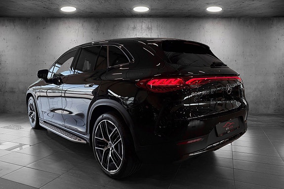 Mercedes-Benz EQE SUV 3 of 5