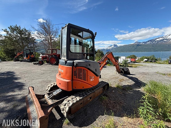 Hitachi ZX30U-2 CLR Gravemaskin - 2 Skuffer - 5084 Timer 3 of 5