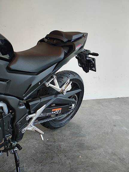 Honda CB500 Hornet 4 of 5