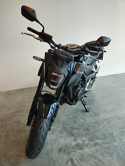 Honda CB500 Hornet 6 of 7