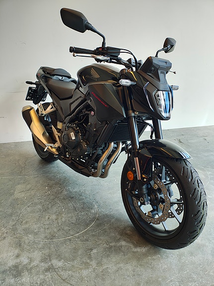 Honda CB500 Hornet 2 of 5