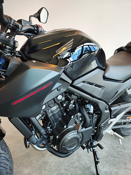 Honda CB500 Hornet 3 of 5