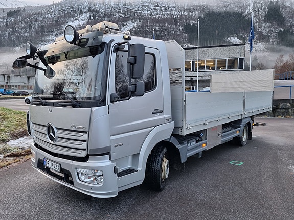 Mercedes-Benz Atego 818 2 of 4