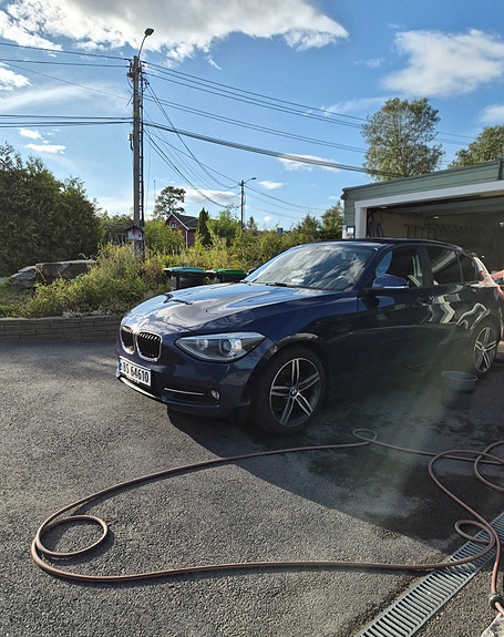 BMW 116i 3 of 5
