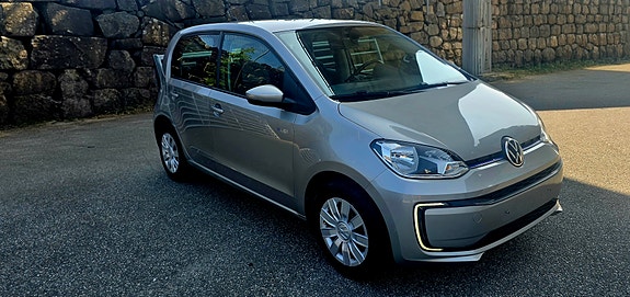 Volkswagen UP! 3 of 5