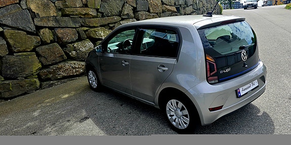Volkswagen UP! 4 of 5
