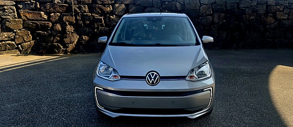 Volkswagen UP! 2 of 5