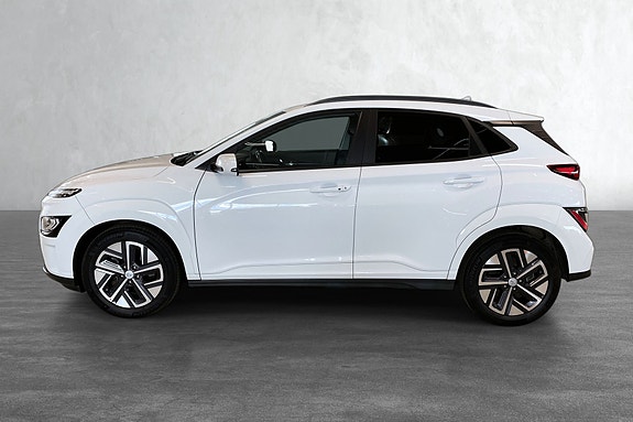 64 kWh batteripakke gir solid rekkevidde – perfekt for både pendling og langkjøring.