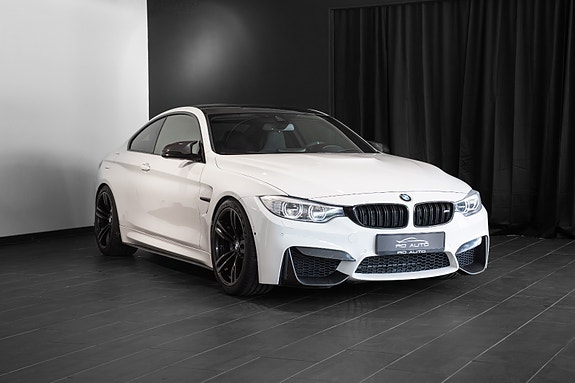 BMW M4 2 of 5
