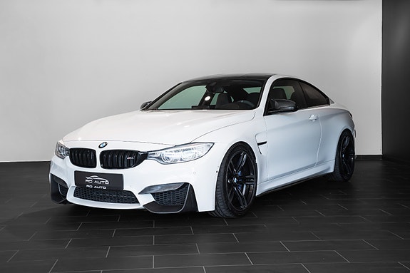 BMW M4 4 of 5