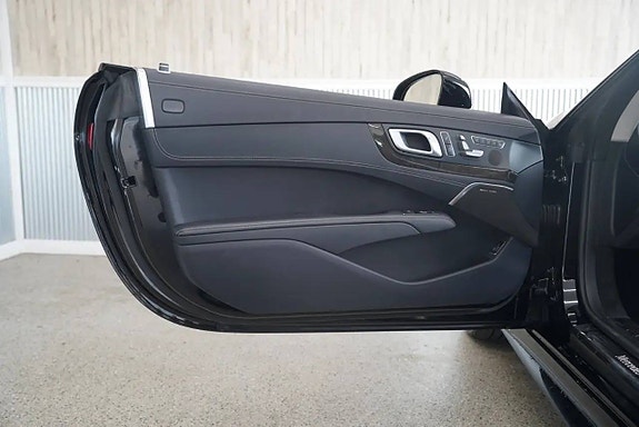 Mercedes-Benz SL500 28 of 30
