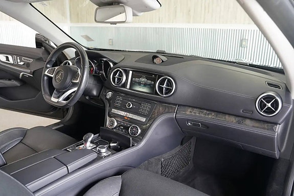 Mercedes-Benz SL500 9 of 30
