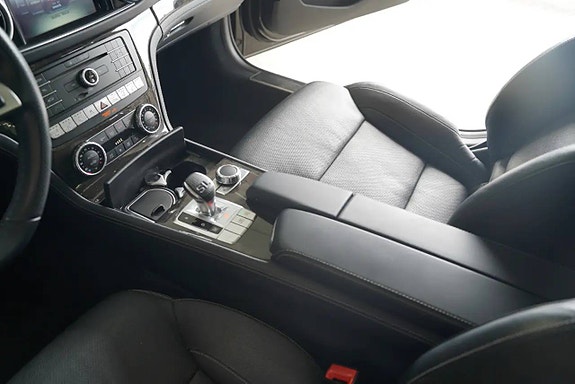 Mercedes-Benz SL500 11 of 30
